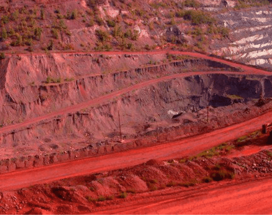 Відкритий видобуток у центрі Кривого Рогу