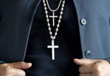 Чоловічі хрестики в ювелірному гардеробі: нюанси вибору та носіння